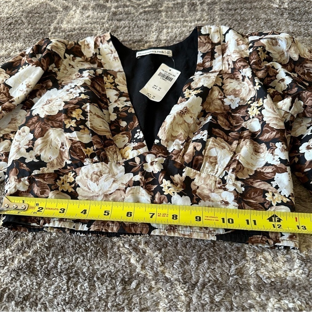 NWT Abercrombie & Fitch Deep V Neck Crop Blouse Brown Floral - Picture 3 of 9